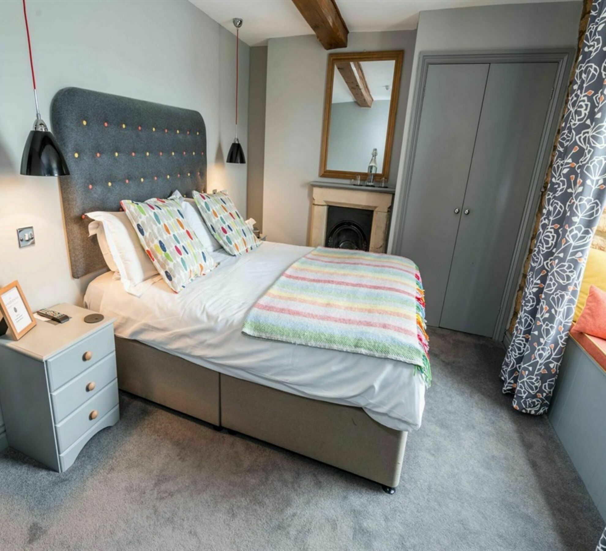 The Lansdowne Guest House Bourton-on-the-Water Ngoại thất bức ảnh A bedroom in a static